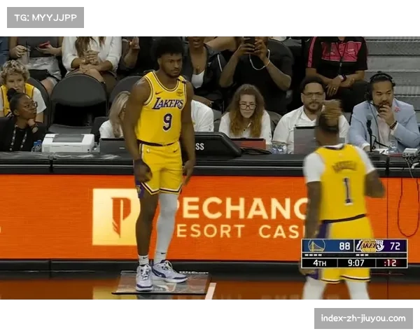 美媒调侃追梦误打布朗尼下腹提醒注意手部动作引发热议 美媒调侃追梦误打布朗尼下腹提醒注意手部动作引发热议